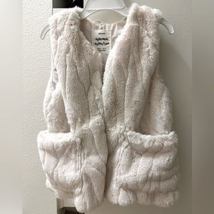 Light cream wool vest. Zara brand for age 8/9 years girls.
